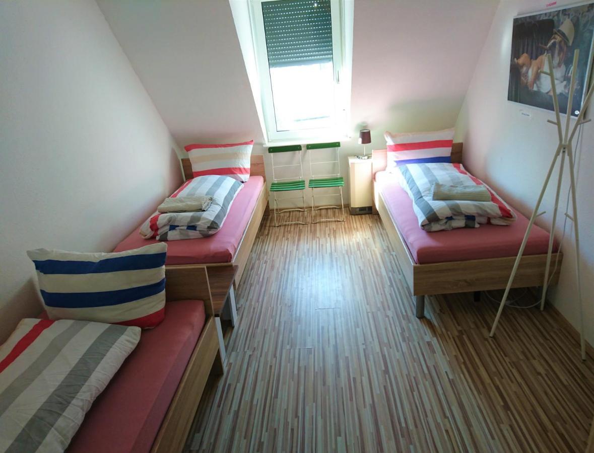 Nest City - Not a Hotel, private room MIT GEMEINSCHAFTSDUSCHE und -WC, KEIN PARKPLATZ, KEIN FRÜHSTÜCK, KEINE KÜCHE, Tücher gegen Gebühr, Check-In ab 16 Uhr bis 23 Uhr Constanza Exterior foto