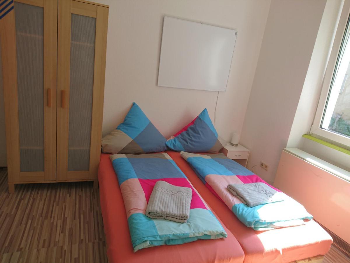 Nest City - Not a Hotel, private room MIT GEMEINSCHAFTSDUSCHE und -WC, KEIN PARKPLATZ, KEIN FRÜHSTÜCK, KEINE KÜCHE, Tücher gegen Gebühr, Check-In ab 16 Uhr bis 23 Uhr Constanza Exterior foto