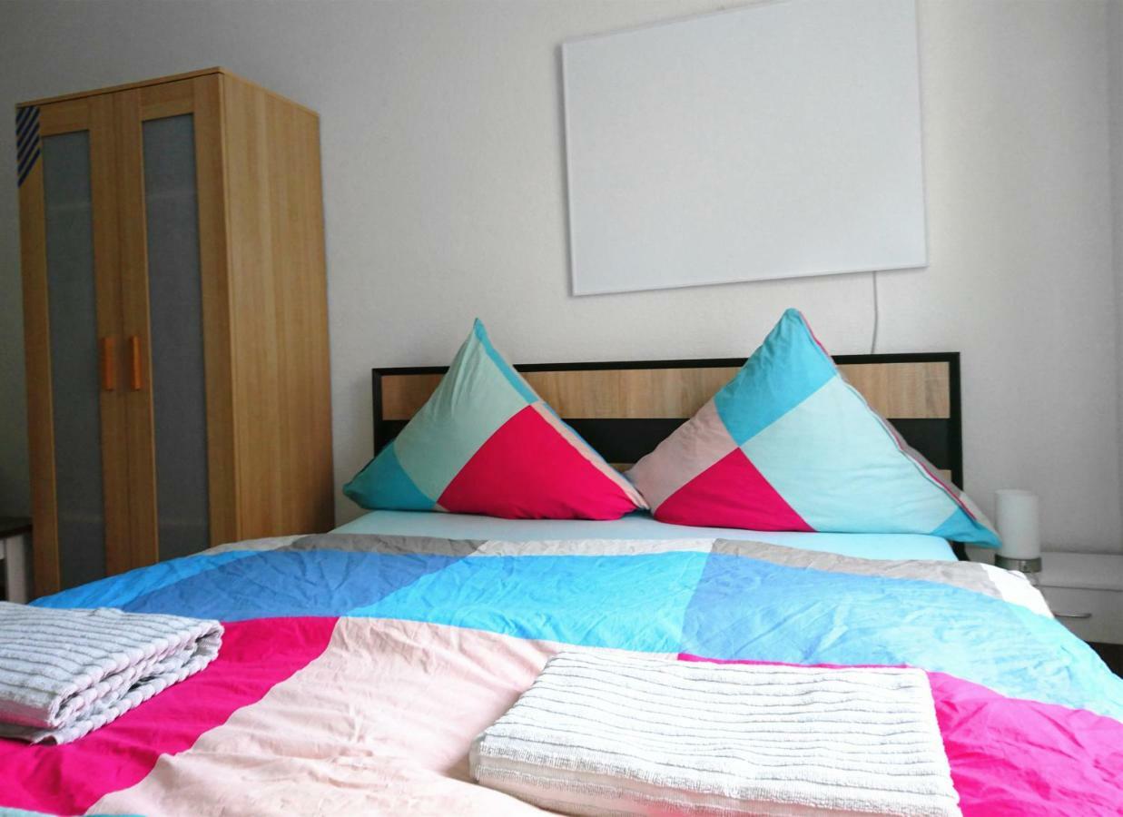Nest City - Not a Hotel, private room MIT GEMEINSCHAFTSDUSCHE und -WC, KEIN PARKPLATZ, KEIN FRÜHSTÜCK, KEINE KÜCHE, Tücher gegen Gebühr, Check-In ab 16 Uhr bis 23 Uhr Constanza Exterior foto